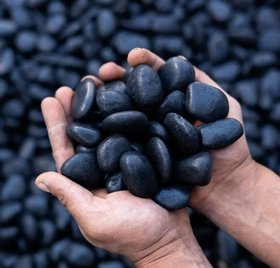 חלוקי נחל שחור מבריק ONIX גודל 2-4 ס"מ משטח של 75 שקים (כ 18 ק"ג לשק) דשנית Deshanit חלוקי נחל שחור מבריק ONIX גודל 2-4 ס"מ משטח של 75 שקים (כ 18 ק"ג לשק) דשנית Deshanit